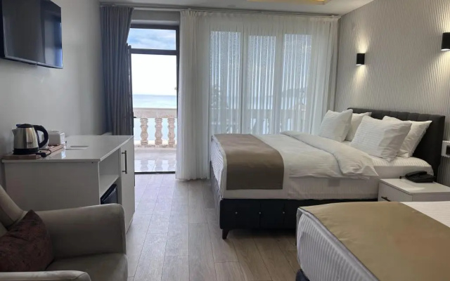 Beyaz Köşk Hotel & Cafe
