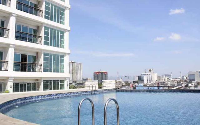 Modern and Spacious Studio Room at Green Kosambi Apartment