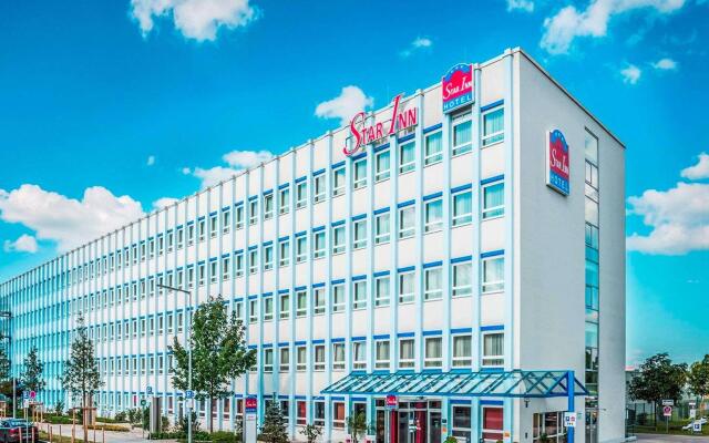 Отель Star Inn Hotel München Schwabing, by Comfort Германия, Мюнхен - отзывы, цены и фото номеров - забронировать отель Star Inn Hotel München Schwabing, by Comfort онлайн вид на фасад