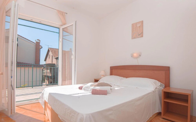 Amazing Apartment in Brodarica With 3 Bedrooms and Wifi
