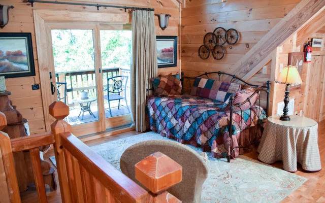 PAPA BEAR'S DEN - 5 Br Cabin