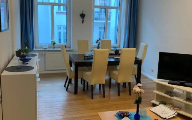 Zentrale 3 Zimmer Altbauwohnung mit Balkon