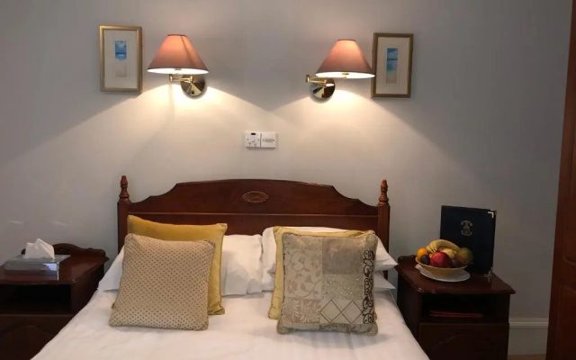 Tully's Hotel
