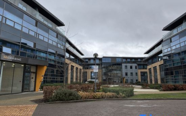 Modern 1 Bed Apt Near Ascot- with parking