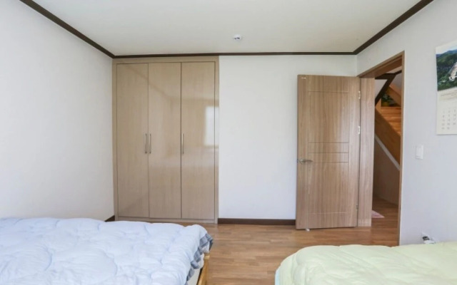 Seogwipo Joeun House Pensio(서귀포 조은하우스펜션)