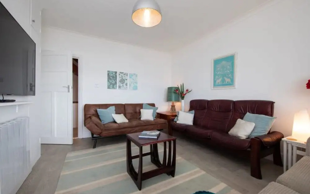 Stunning Beachfront Apt w Balcony Sea Views