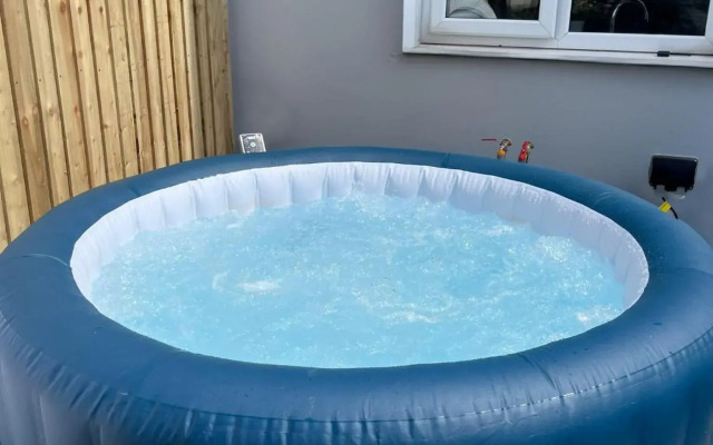 Large CityCentre Townhouse & Pool Table with Offroad Parking