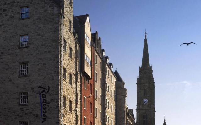 Отель Radisson Blu Edinburgh вид на фасад