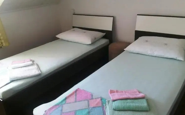 Lidija beach apartment