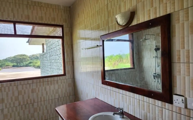 Ishasha Pride Lodge