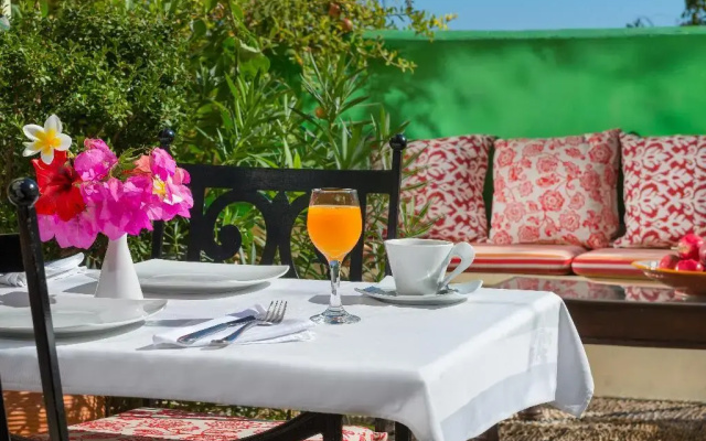 Nikos Takis Fashion Boutique Hotel