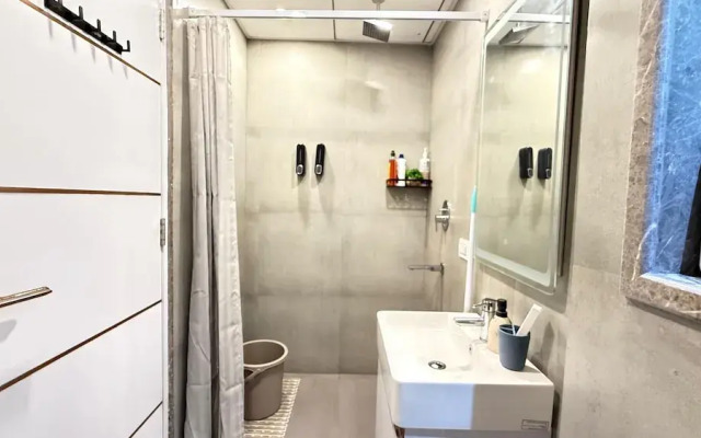 41 Floor River View - TheRoomeraStay