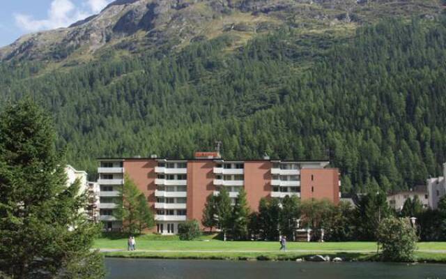 Отель Ferienwohnung St. Moritz Швейцария, Санкт-Мориц - отзывы, цены и фото номеров - забронировать отель Ferienwohnung St. Moritz онлайн вид на фасад