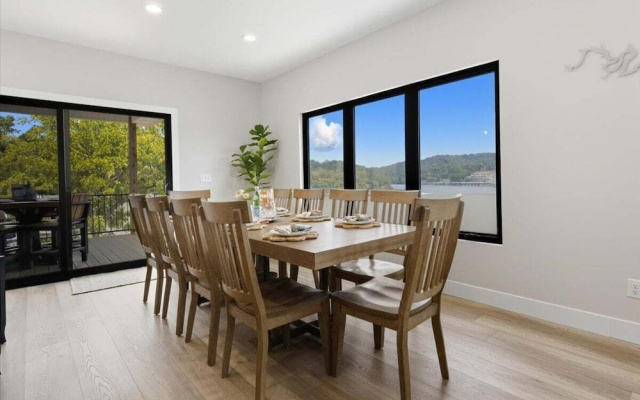 Modern Lakefront Escape The Twelve