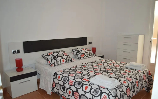 Ground floor apt with kitchenette, private patio, South facing