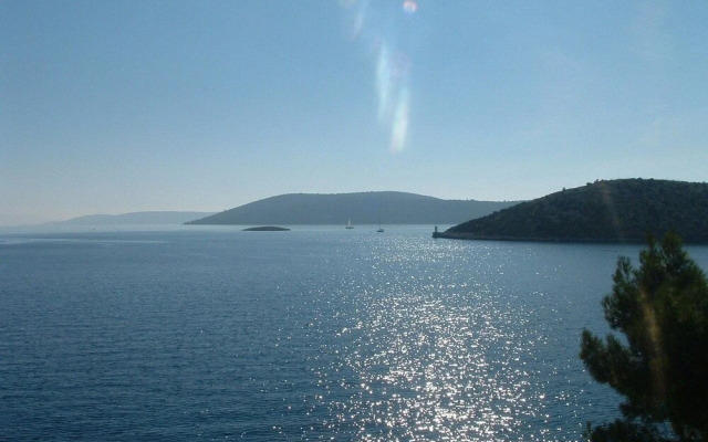 Tonka - 10 m From Beach - A3