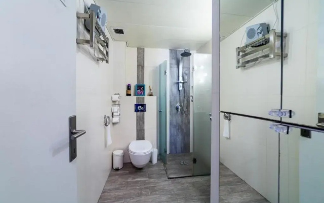 Amazing 1BR Penthouse with terrasse near Neve tzedek
