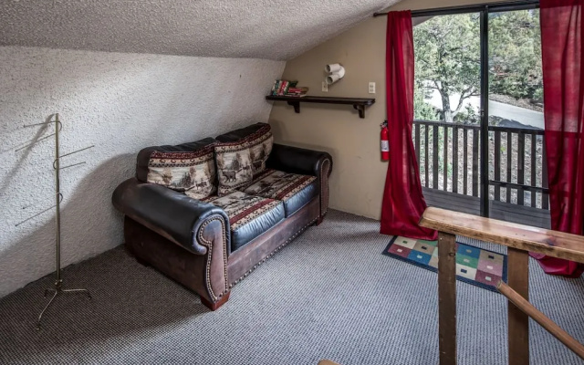 Bear Crossing - Three Bedroom Cabin