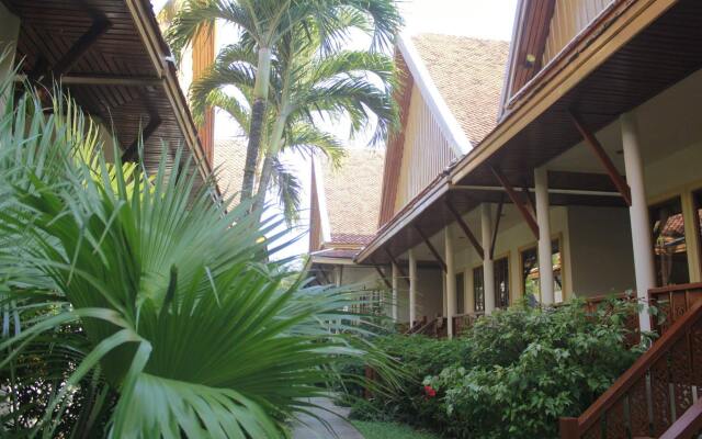 Отель Bangtao Village Resort вид на фасад