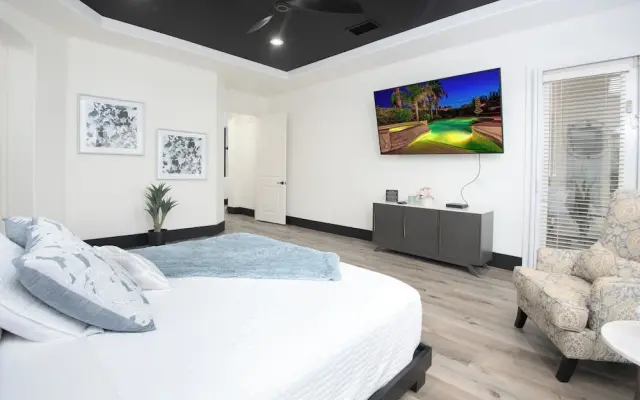 5BR Resort Style Entertainer with Pool, Spa, BBQ