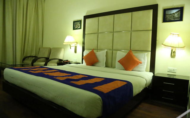 OYO Premium Sector 26 Madhya Marg