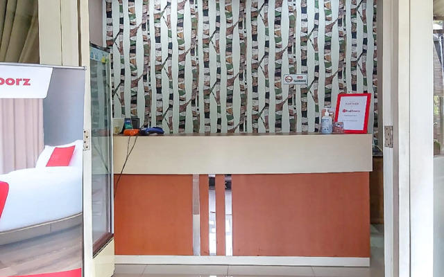 RedDoorz Syariah near Graha Pena