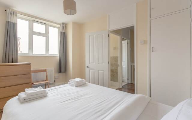 Отель 4 Bedroom Apartment in Battersea Великобритания, Лондон - отзывы, цены и фото номеров - забронировать отель 4 Bedroom Apartment in Battersea онлайн комната для гостей