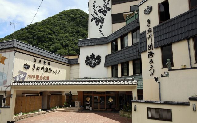 Kinugawa Kokusai Hotel Никко вид на фасад