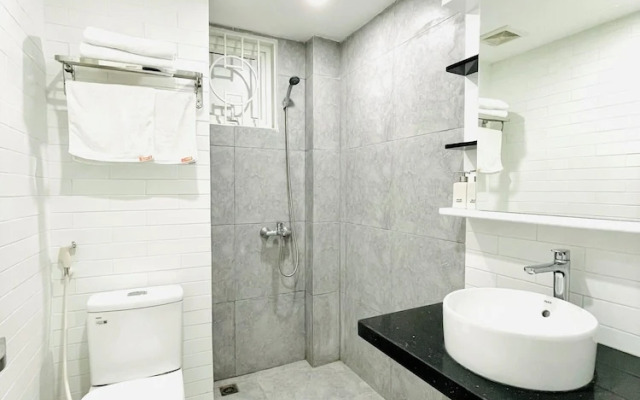 2 mins to Ho Guom LA MANDARINA HOTEL