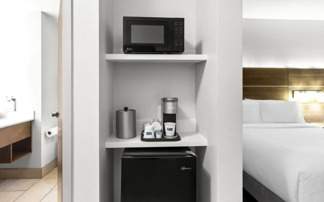 Holiday Inn Express and Suites Savannah - Midtown by IHG