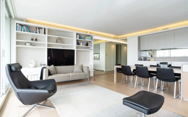 2 Bedroom Apartment with Bay View