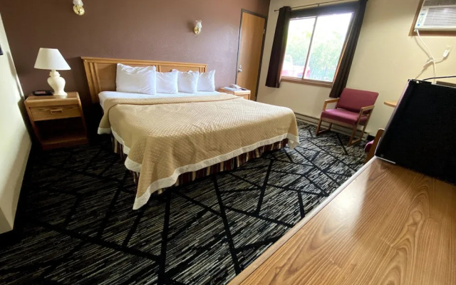 Woodlands Inn & Suites