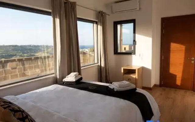 OneFifty - 4 bedrooms (sleeps 8+2 kids) Xaghra village