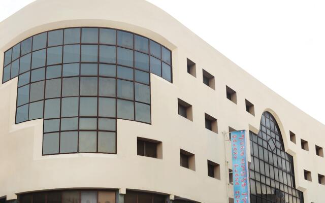 Galaxy Plaza Hotel вид на фасад