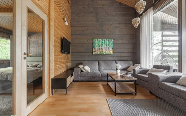Scenic Lakeside Cabin in Tahko - Hot Tub