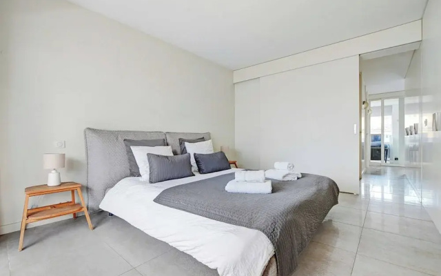 Exceptional 3bdr/6p apt - View of the Eiffel Tower