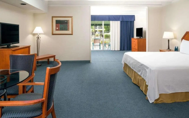 Days Inn and Suites Scottsdale