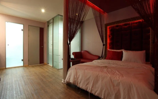 Hotel You&I