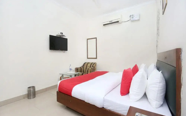 OYO Rooms Sector 7 Madhya Marg