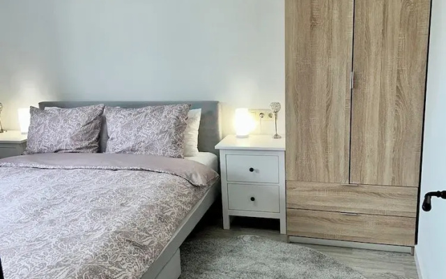 Hancinda Sleeps 4 With Free Parking