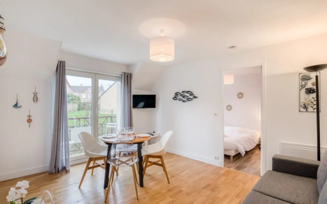 Apartment in Port-en-bessin Near Seashore