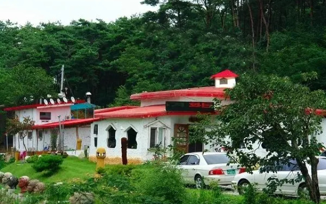 Buan Byeonsanbando Ppalgangjiboong Pension