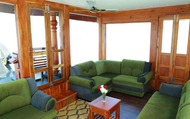 Niche Stays Luxury Houseboats