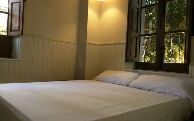 Nwt Paradise Urban Hostel