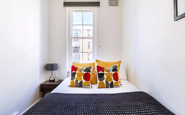 Modern 2 Bedroom Flat Near Queensway