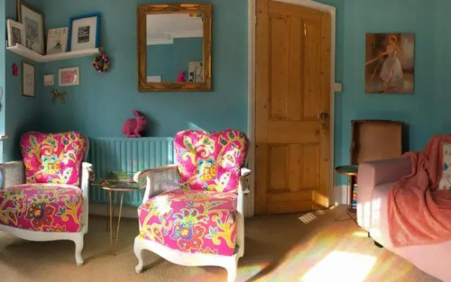Charming 4BD Semi Detached Home Hastings