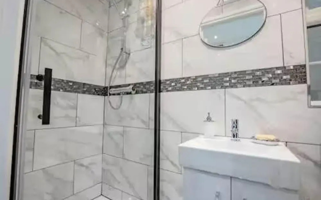 Host Stay Broadland House