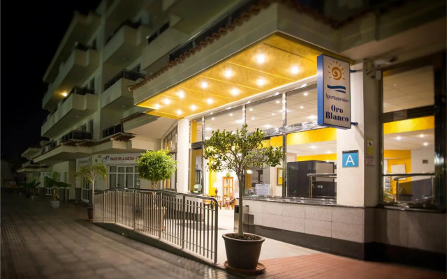 Apartamentos Oro Blanco
