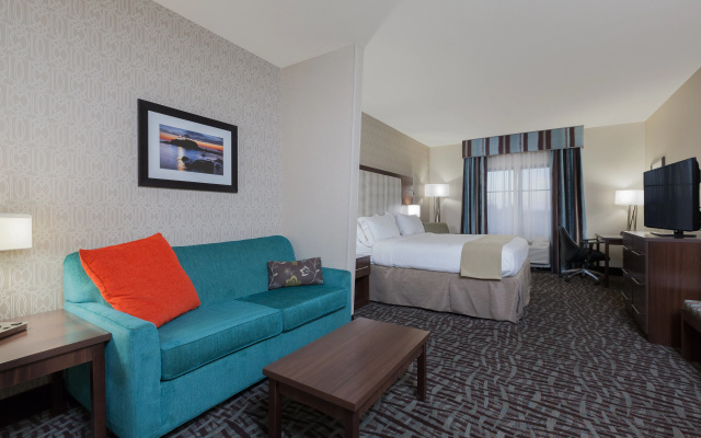 Holiday Inn Express & Suites Eureka by IHG