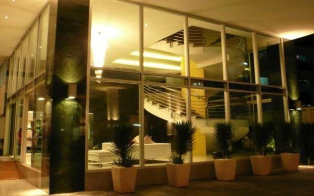 Отель Seven Place Executive Residences Бангкок вид на фасад
